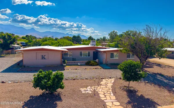 $449,999 | 2002 Town And Country Drive, Sierra Vista, AZ 85635