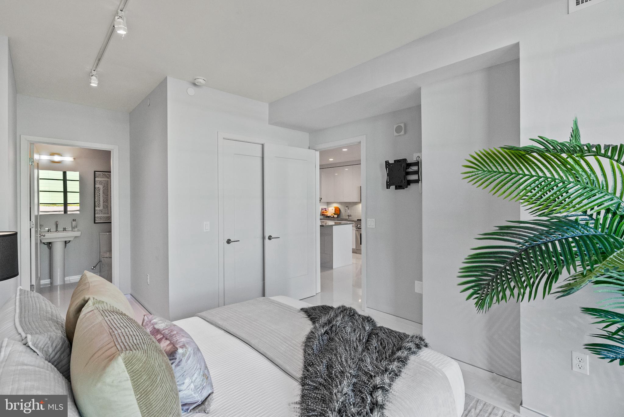 45 Sutton Square Southwest, Unit 1104 Washington, DC 20024 - Photo 18 of 56