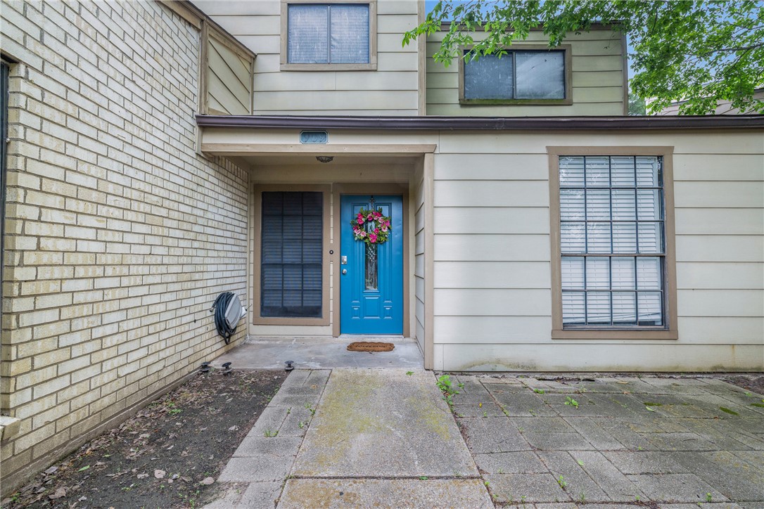 909 Westview Street Bryan, TX 77802 - Photo 2 of 25