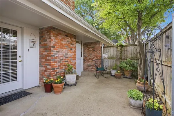 $285,000 | 1117 Roaring Springs Road, Fort Worth, TX 76114