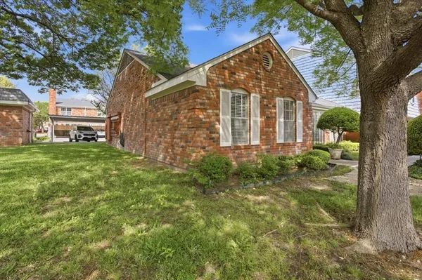 $285,000 | 1117 Roaring Springs Road, Fort Worth, TX 76114