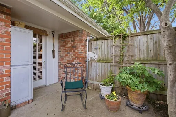 $285,000 | 1117 Roaring Springs Road, Fort Worth, TX 76114