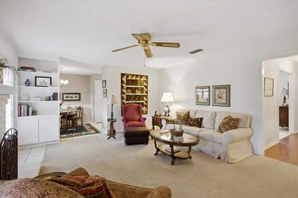 $285,000 | 1117 Roaring Springs Road, Fort Worth, TX 76114