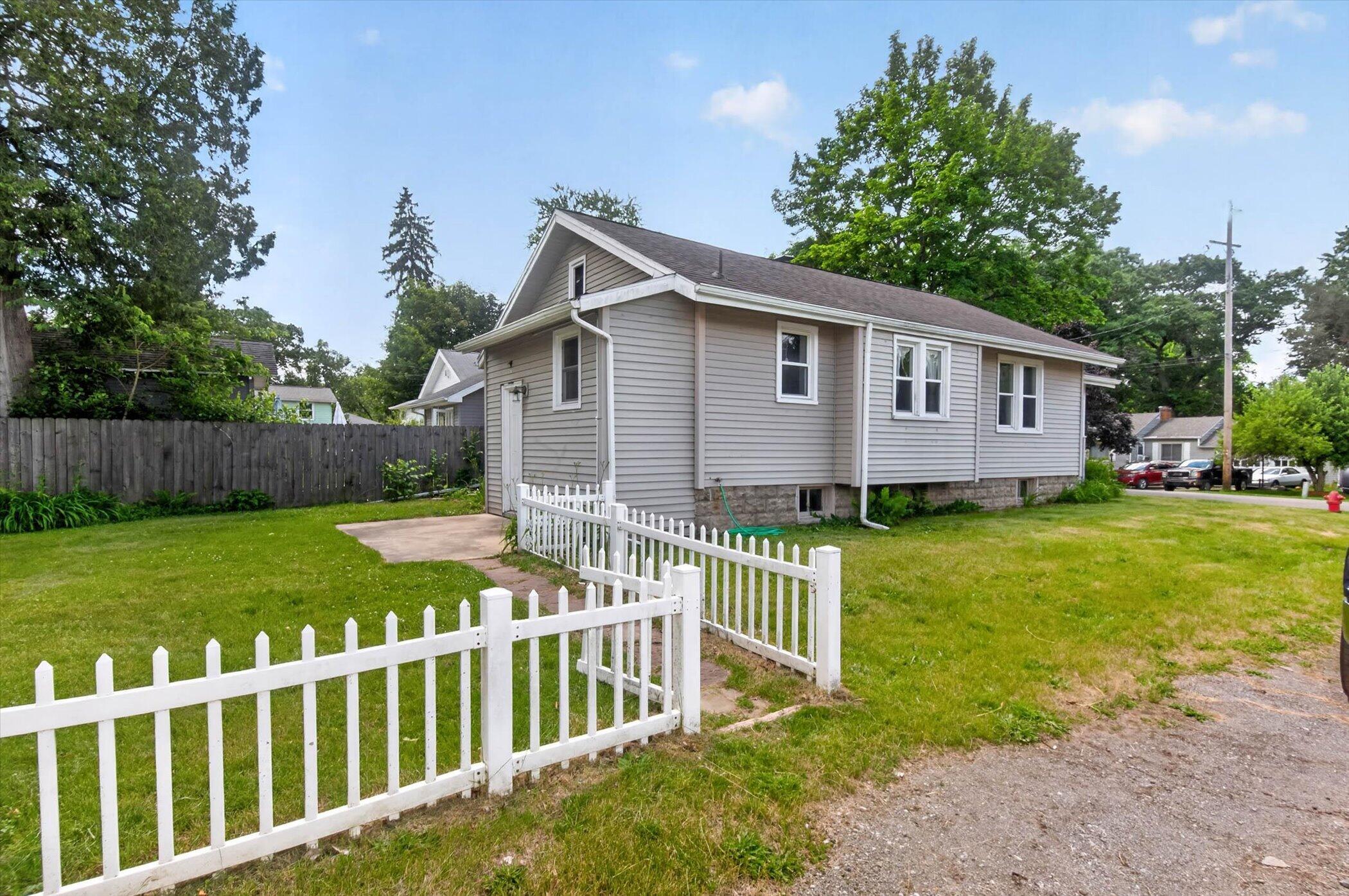 2815 Overhill Road Jackson, MI 49203 - Photo 27 of 31 27-2815-Overhill-Rd-WindowStill-Photogra
