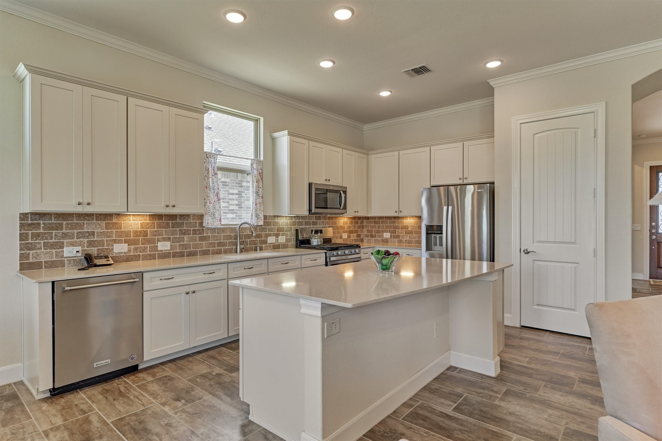 132 Chestnut Bay Spring, TX 77382 - Photo 20 of 33 a kitchen with stainless steel appliances granite countertop a sink a stove and refrigerator