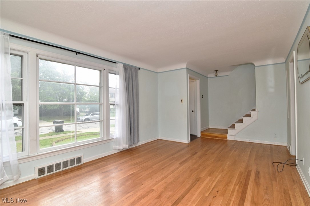 1062 Argonne Road Cleveland, OH 44121 - Photo 5 of 35 Gallery Image 5