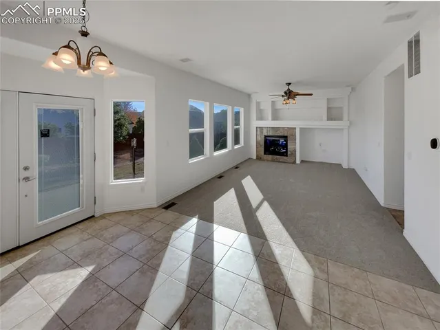 a view of livingroom with furniture