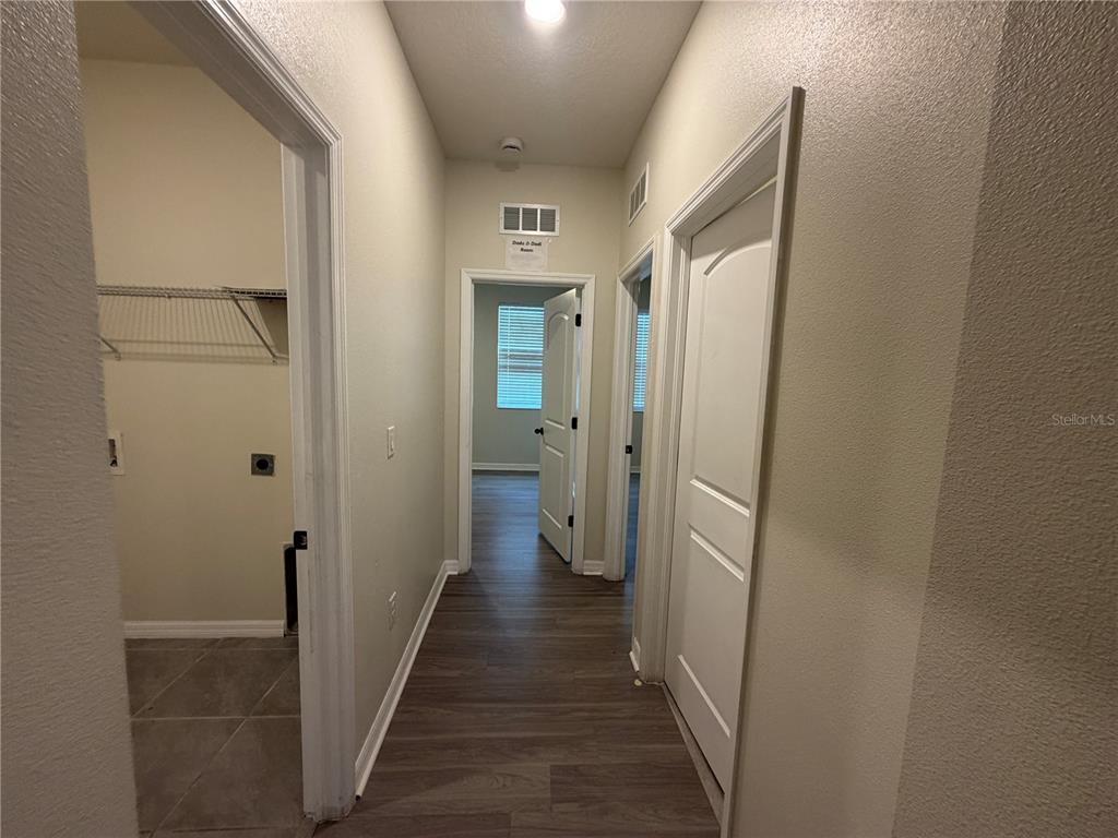 9448 Sanders Pk Place Seffner, FL 33584 - Photo 9 of 21 a view of a hallway