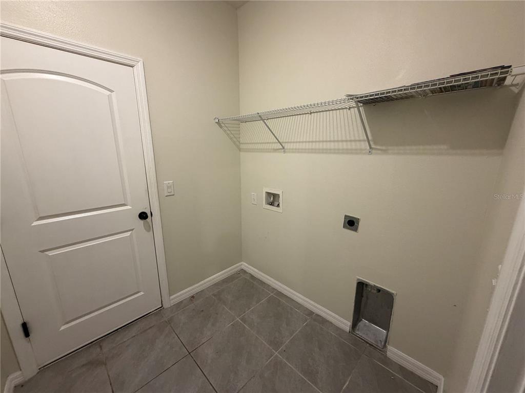 9448 Sanders Pk Place Seffner, FL 33584 - Photo 10 of 21 a view of utility room