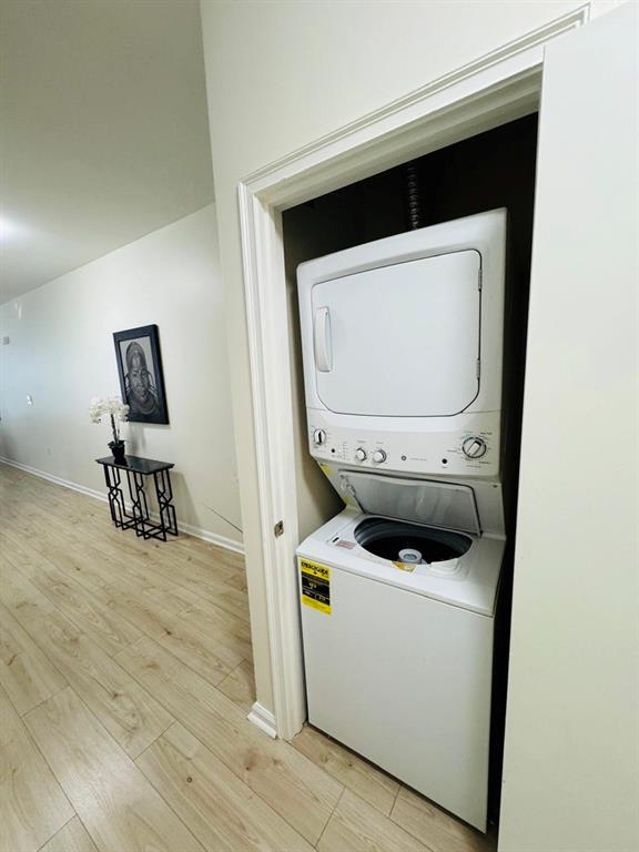 898 Oak Street Southwest, Unit 1214 Atlanta, GA 30310 - Photo 15 of 23 a utility room with wooden floor washer and dryer