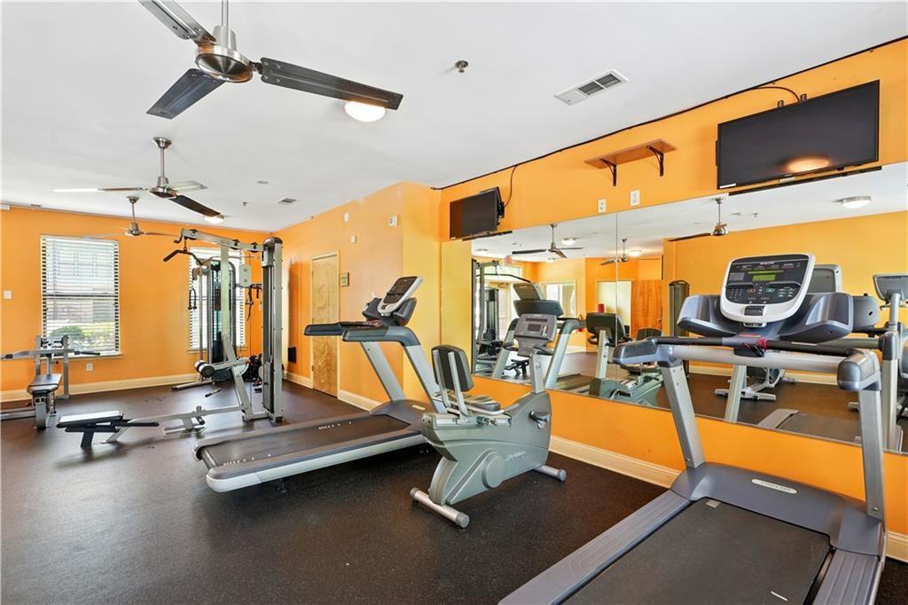898 Oak Street Southwest, Unit 1214 Atlanta, GA 30310 - Photo 19 of 23 a room with gym equipment
