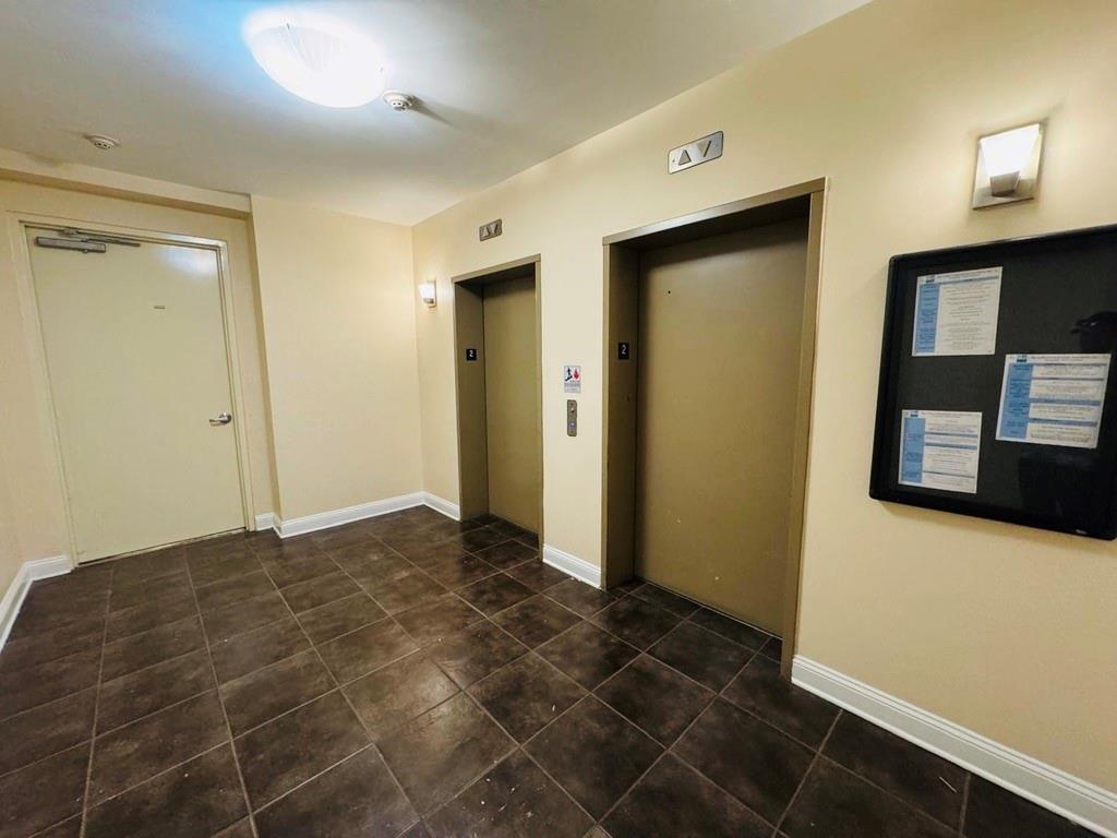 898 Oak Street Southwest, Unit 1214 Atlanta, GA 30310 - Photo 22 of 23 a view of an empty room