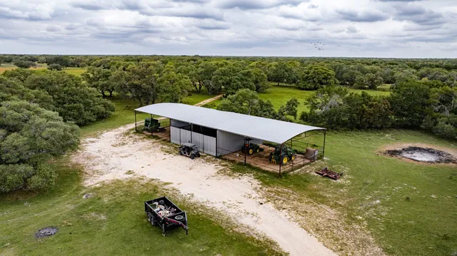 $5,275,000 | 3814 County Road 19, Hallettsville, TX 77964