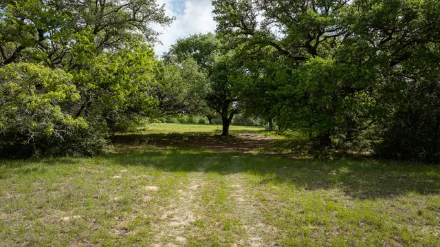 $5,275,000 | 3814 County Road 19, Hallettsville, TX 77964