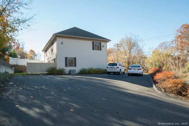 $3,200 | 783 Naugatuck Avenue, Milford, CT 06461