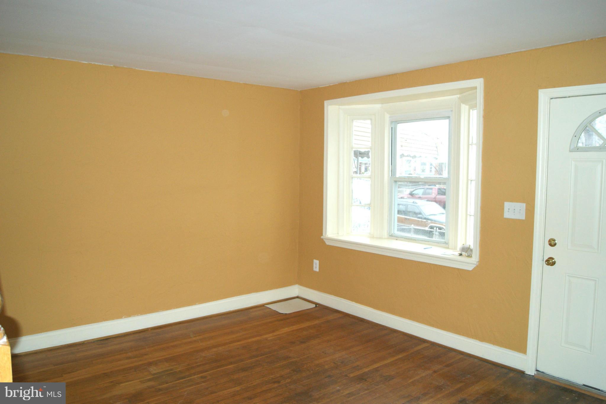 8444 Kavanagh Road Dundalk, MD 21222 - Photo 3 of 14 Family Room
