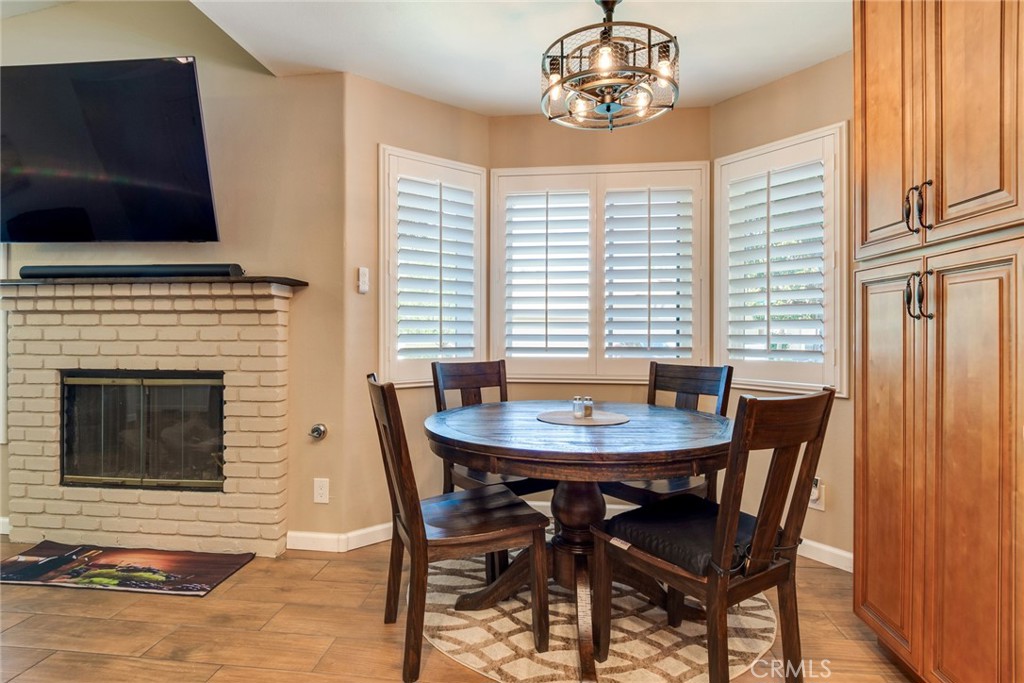3198 Bexfield Court Riverside, CA 92503 - Photo 11 of 33 Eating Area with Beautiful Views of Front Yard
