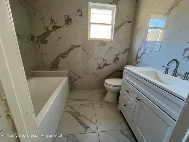 $2,700 | 2694 Highway 9W, Saugerties, NY 12477