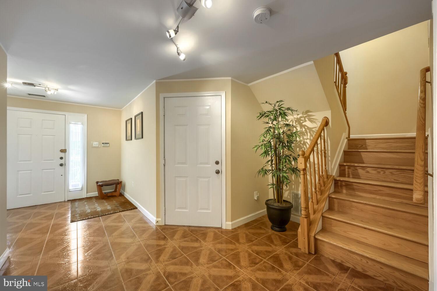 17 Stablemere Court Baltimore, MD 21209 - Photo 5 of 33 Foyer