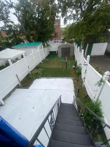 an aerial view of a house having yard