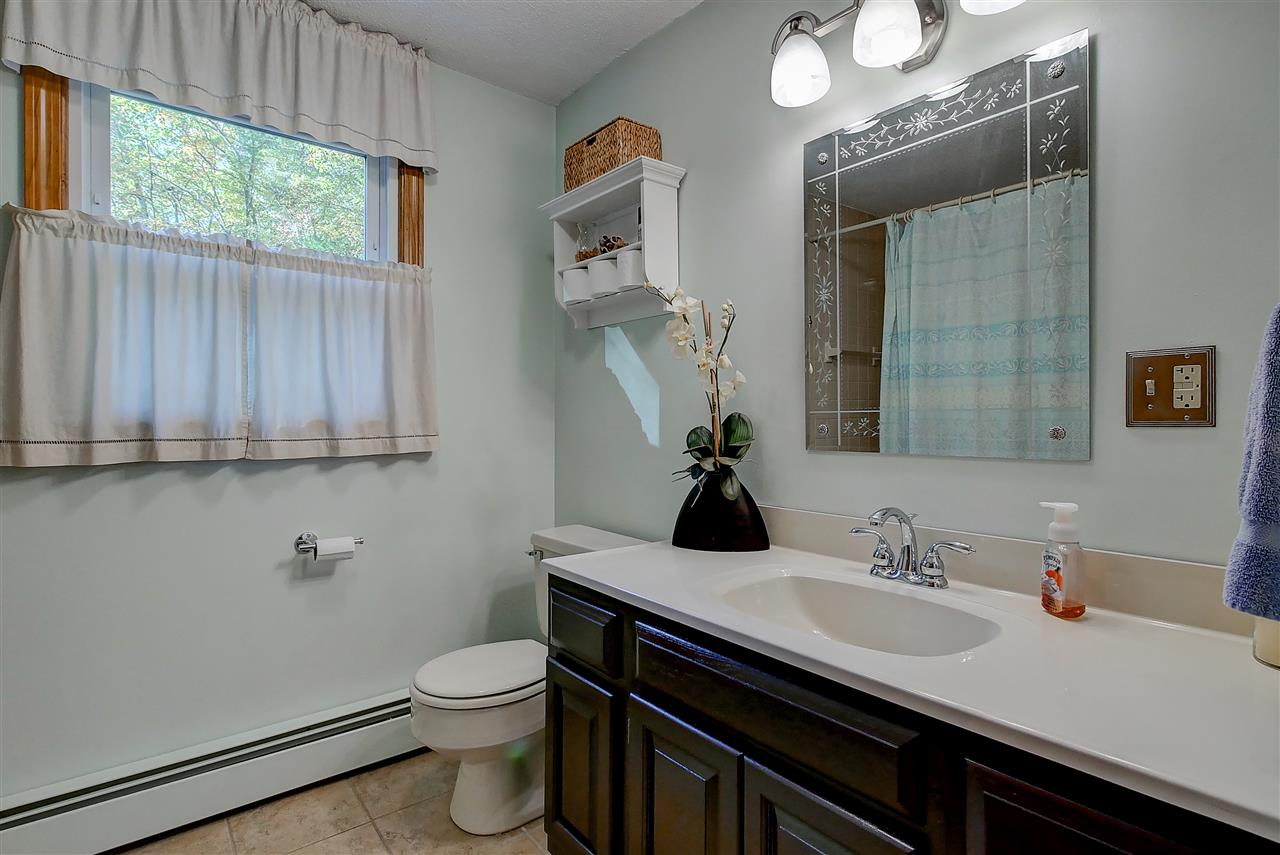 93 Kilrea Road Derry, NH 03038 - Photo 5 of 27