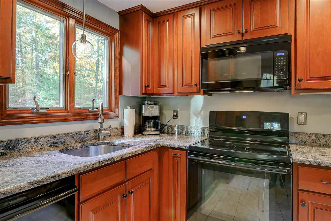 93 Kilrea Road Derry, NH 03038 - Photo 9 of 27