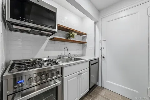 $319,500 | 14 North Chatsworth Avenue, Unit 1K, Larchmont, NY 10538