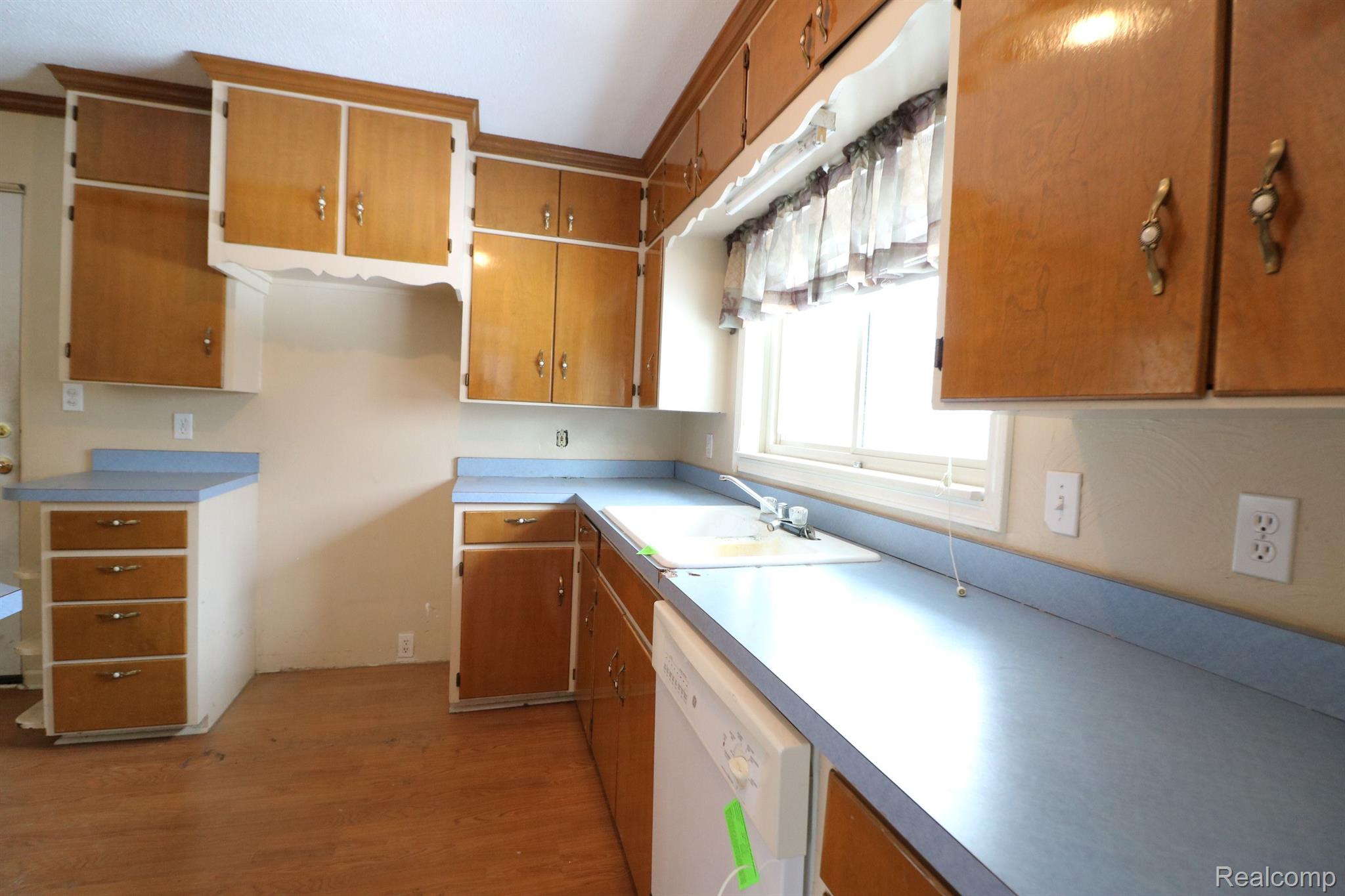 4333 Beecher Road Flint, MI 48532 - Photo 4 of 13 Gallery Image 4