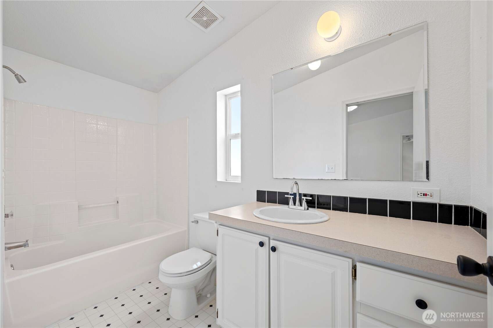 11100 4th Avenue West, Unit 22 Everett, WA 98204 - Photo 22 of 29