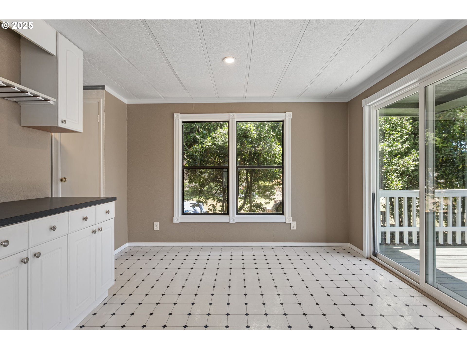 9095 Southwest Line Drive Cornelius, OR 97113 - Photo 11 of 37 Dining Room