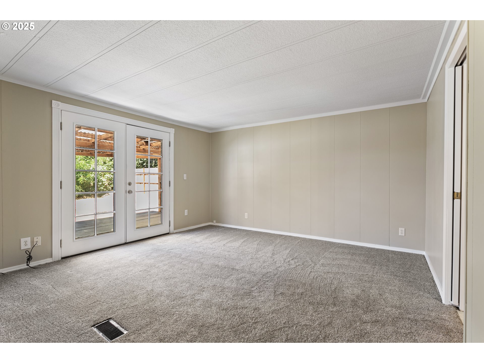 9095 Southwest Line Drive Cornelius, OR 97113 - Photo 13 of 37 Primary Bedroom