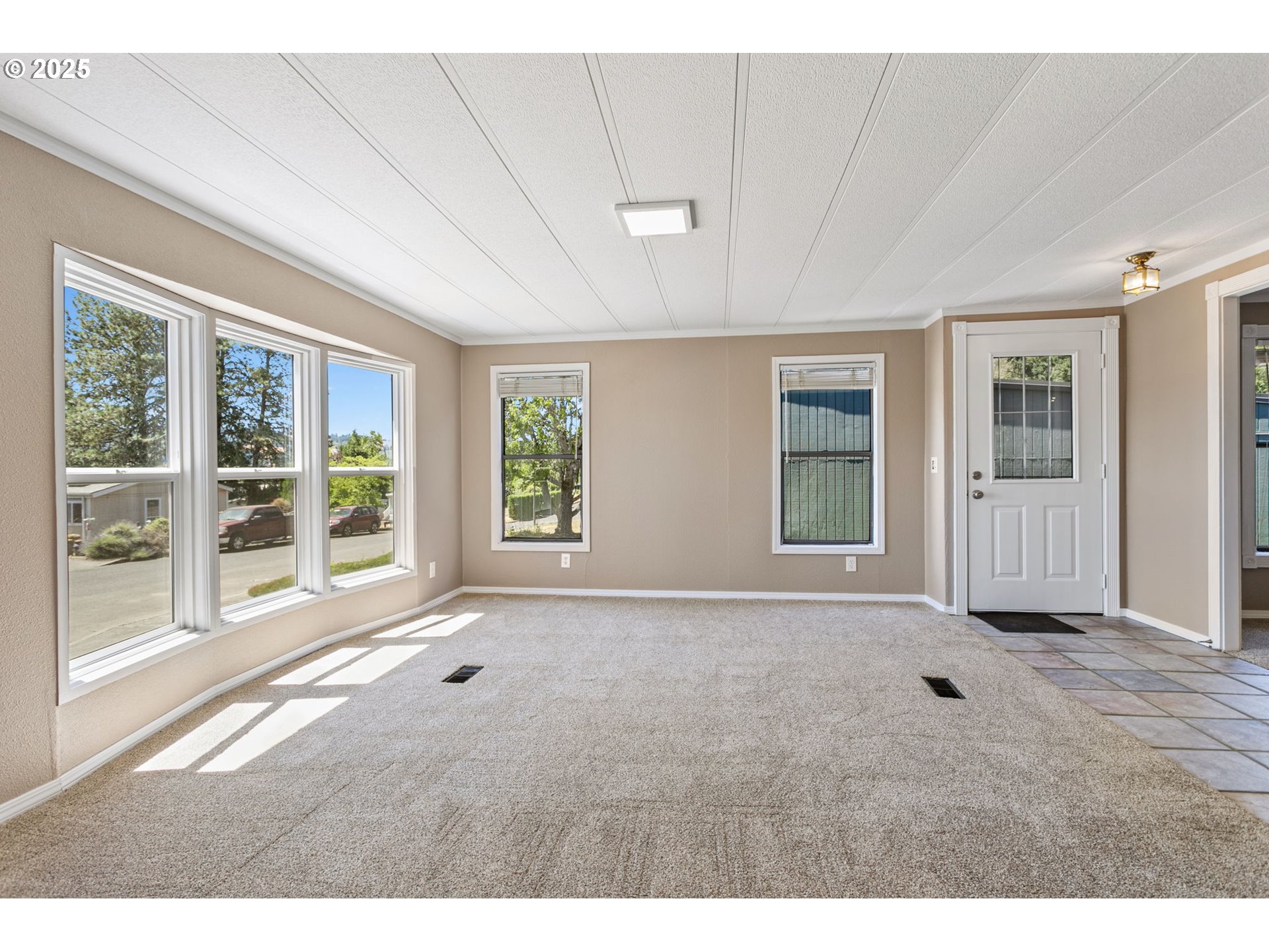 9095 Southwest Line Drive Cornelius, OR 97113 - Photo 6 of 37 Living Room