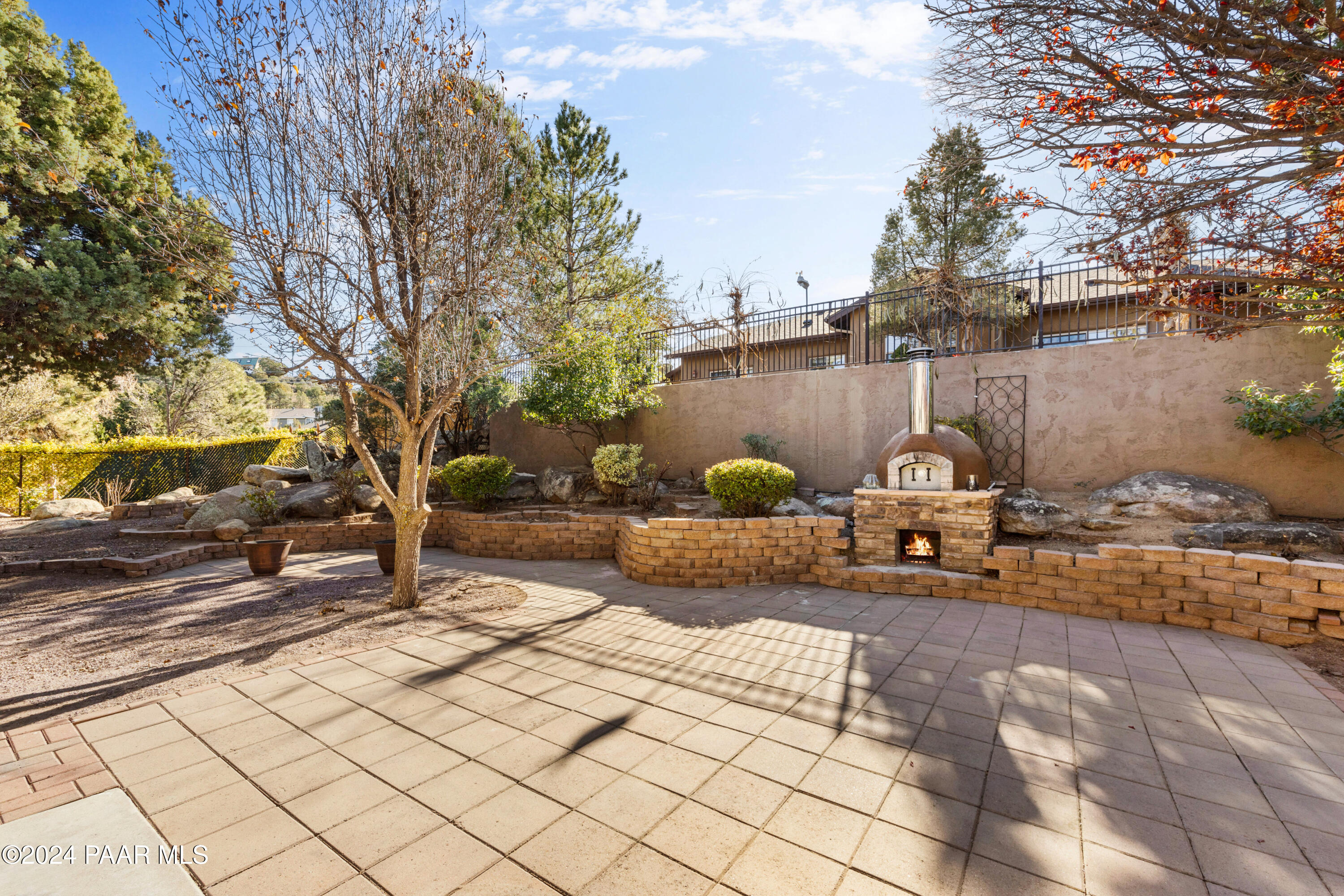 1457 Vista Road Prescott, AZ 86303 - Photo 25 of 34 An entertainer's delight!