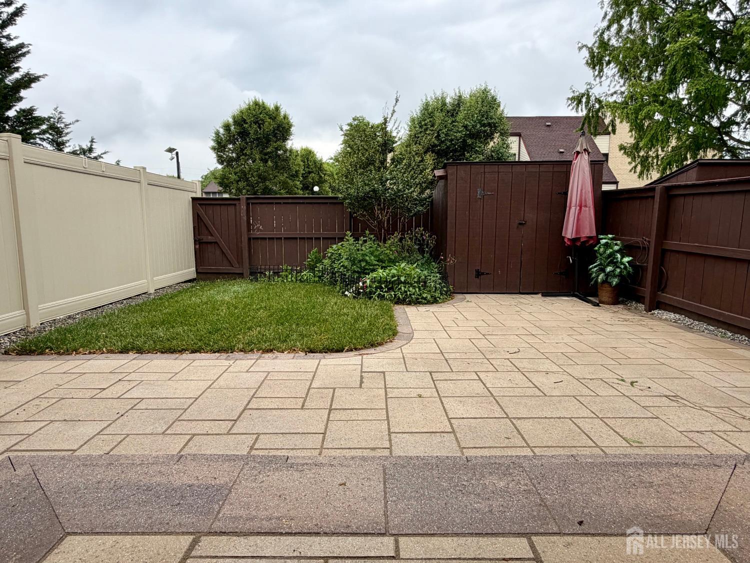 377 Bolton Road East Windsor, NJ 08520 - Photo 2 of 31