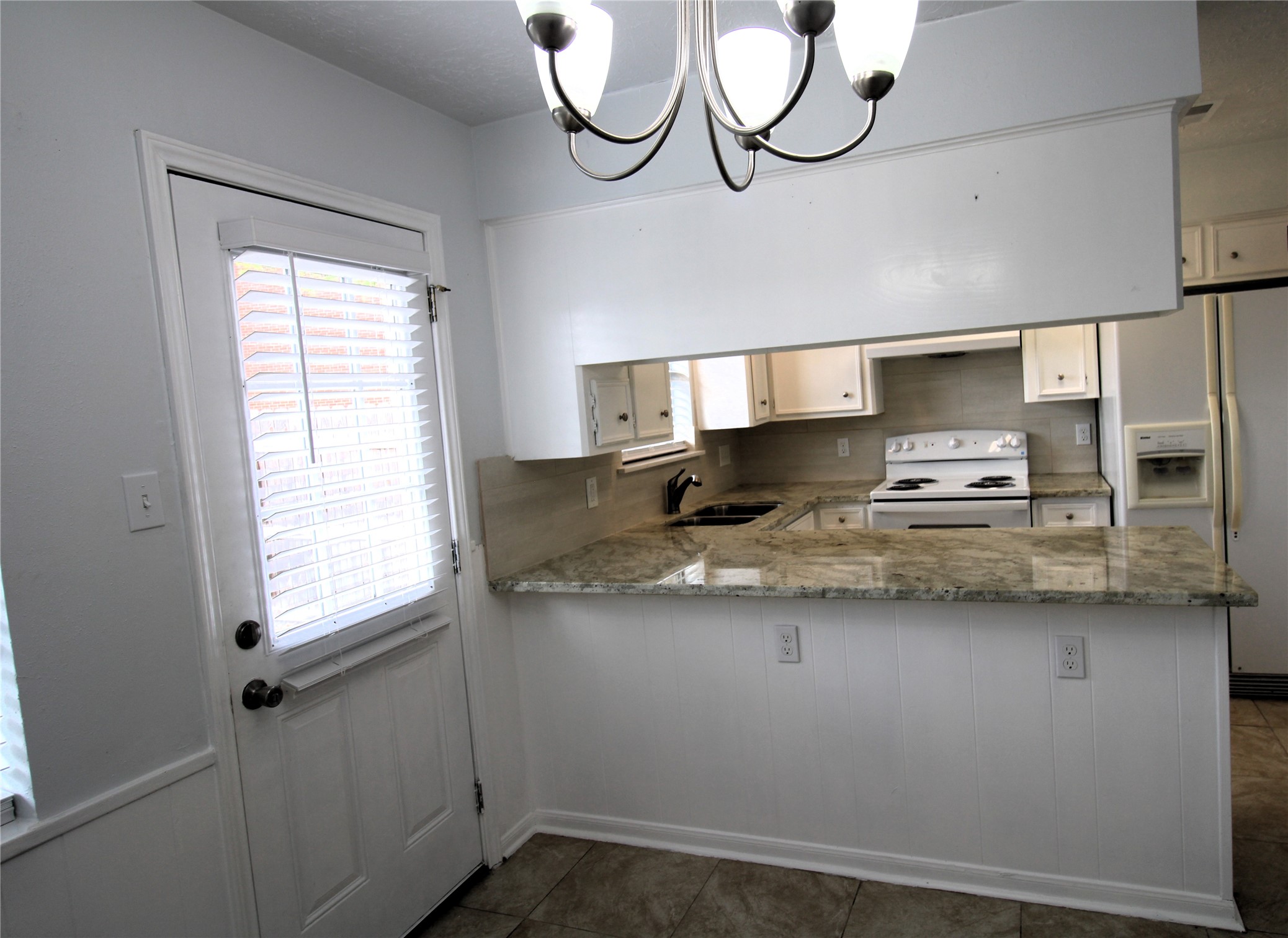 1101 Wilson Drive Rosenberg, TX 77471 - Photo 14 of 38 REFRIGERATOR STAYS PLUS LOTS OF CABINETS!