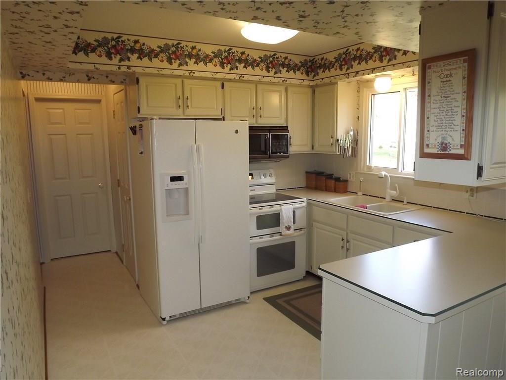 921 Spartan Court Rochester, MI 48309 - Photo 8 of 25