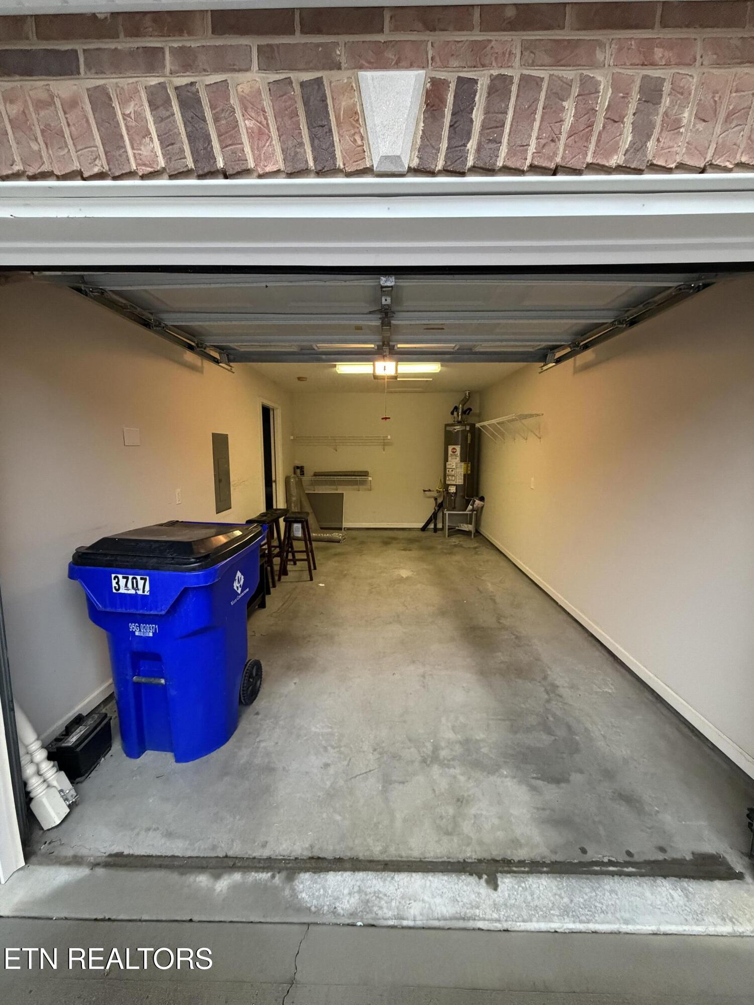 3707 Sean Grove Way Knoxville, TN 37921 - Photo 2 of 20 F8AA28D6-0929-4BDF-9164-11ECFE2383E0