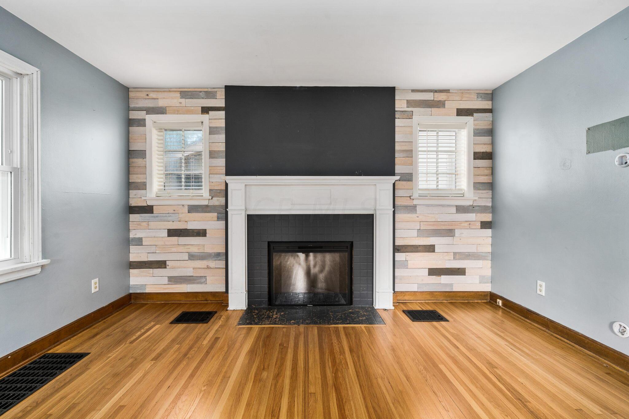580 Salisbury Road Columbus, OH 43204 - Photo 2 of 43 Living Room