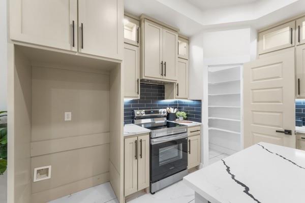 508 Luzon Street Tool, TX 75143 - Photo 12 of 40 a kitchen with a stove and a refrigerator