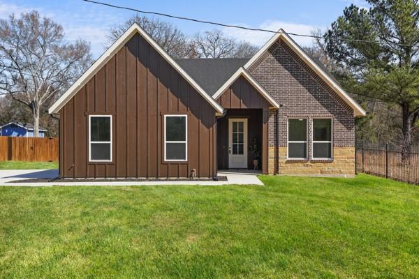 508 Luzon Street Tool, TX 75143 - Photo 2 of 40 a front view of a house with a yard