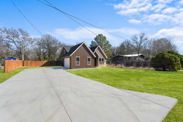 508 Luzon Street Tool, TX 75143 - Photo 32 of 40 a front view of house with yard and green space