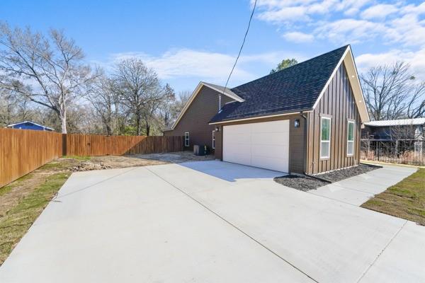 508 Luzon Street Tool, TX 75143 - Photo 5 of 40 a view of a house with snow on the road
