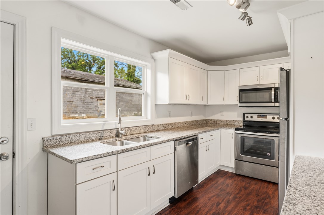 104 Leah Drive Pendleton, SC 29670 - Photo 9 of 23 This bright kitchen features ample counter space and modern stainless steel appliances.