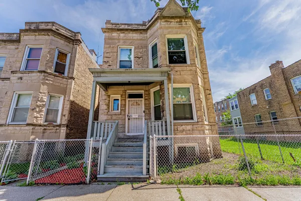 $2,050 | 3535 West Walnut Street, Unit 2, Chicago, IL 60624