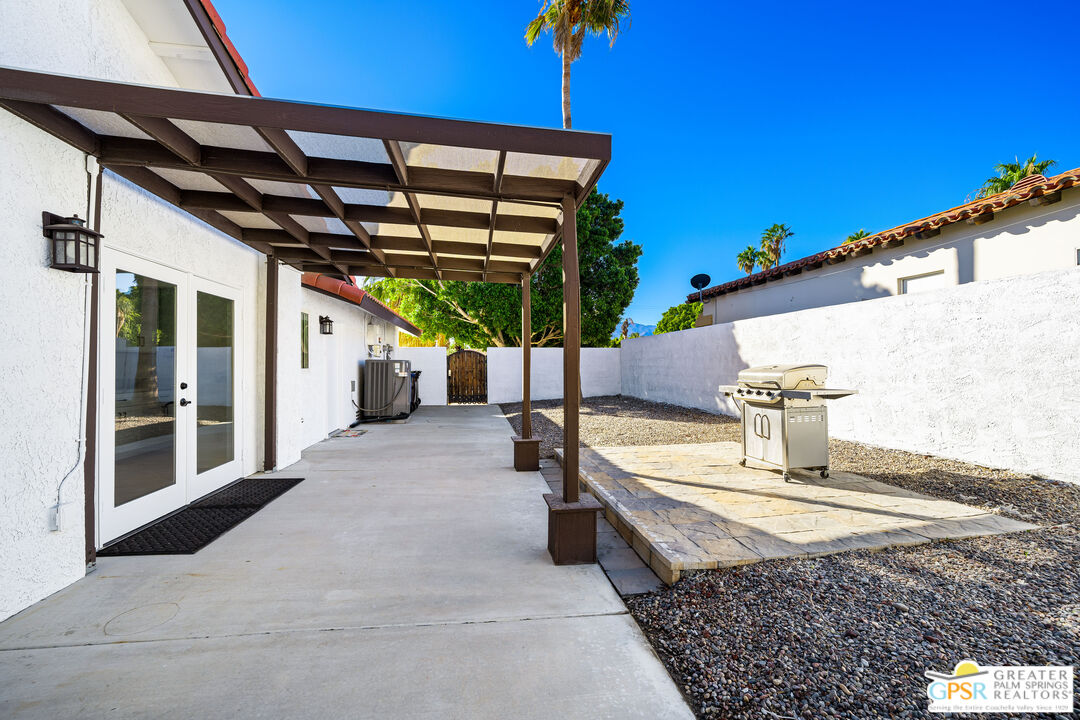 2750 East Vincentia Road Palm Springs, CA 92262 - Photo 28 of 55 a view of a house with a porch