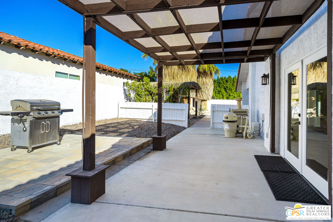 2750 East Vincentia Road Palm Springs, CA 92262 - Photo 29 of 55 a view of a porch with a table and chairs