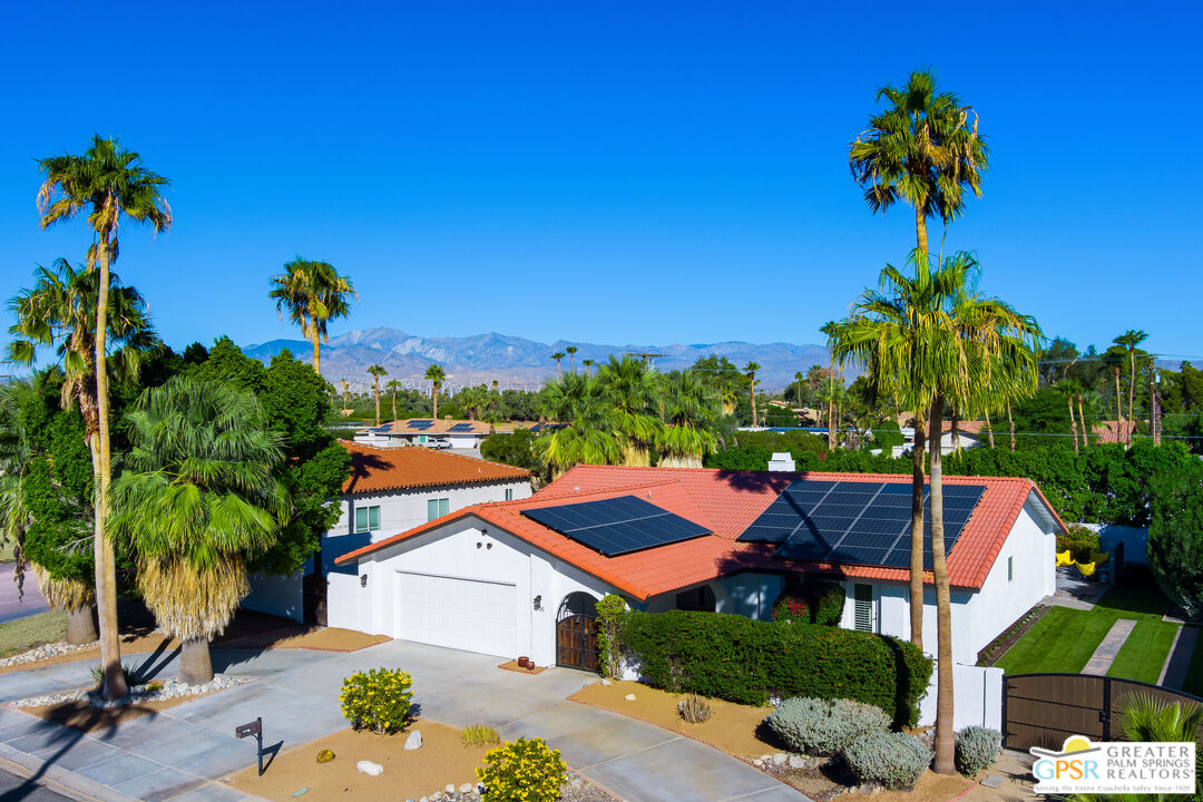 2750 East Vincentia Road Palm Springs, CA 92262 - Photo 4 of 55 a view of a house with a yard and potted plants