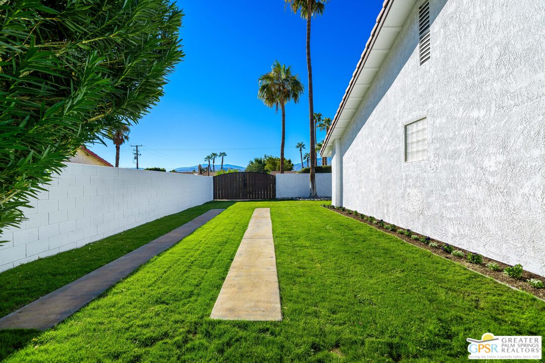 2750 East Vincentia Road Palm Springs, CA 92262 - Photo 46 of 55 a view of yard from a balcony