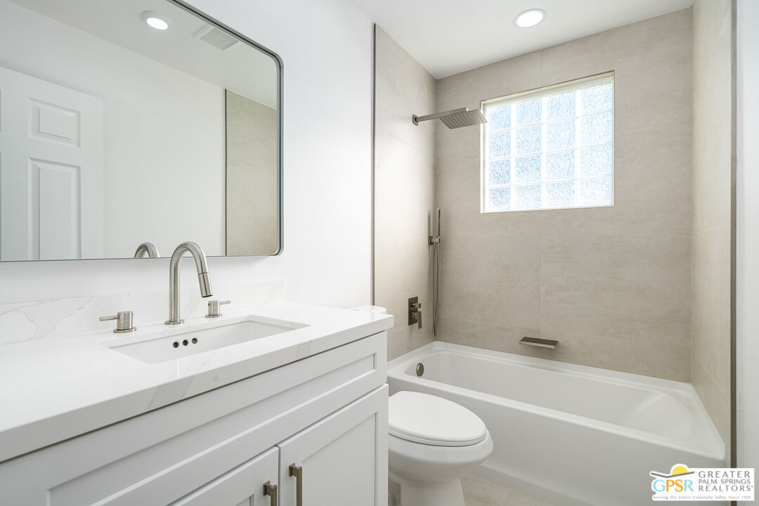 2750 East Vincentia Road Palm Springs, CA 92262 - Photo 53 of 55 a bathroom with a sink a toilet and a bathtub