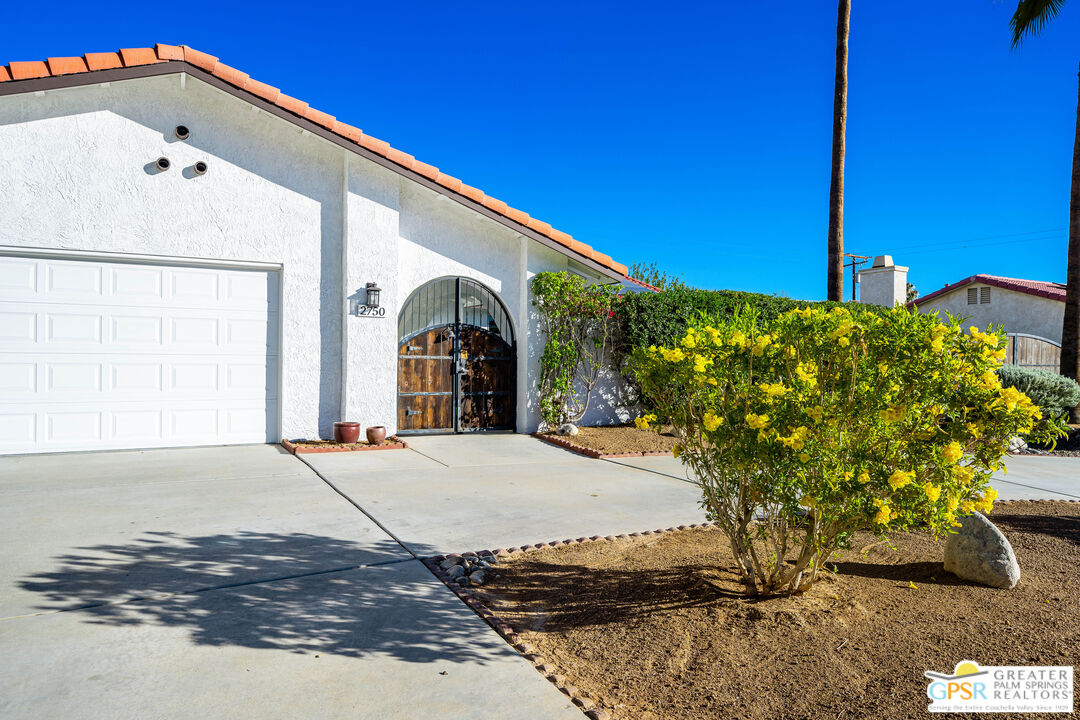 2750 East Vincentia Road Palm Springs, CA 92262 - Photo 9 of 55 a view of a white house with a yard
